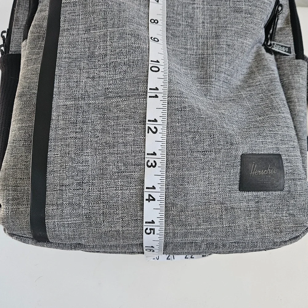 Herschel Kaslo Daypack Tech 20L Raven Crosshatch Travel 16